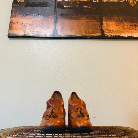 BORN Brown Tan Cognac Heels with Tassels sz 7 - Picture 2 of 7